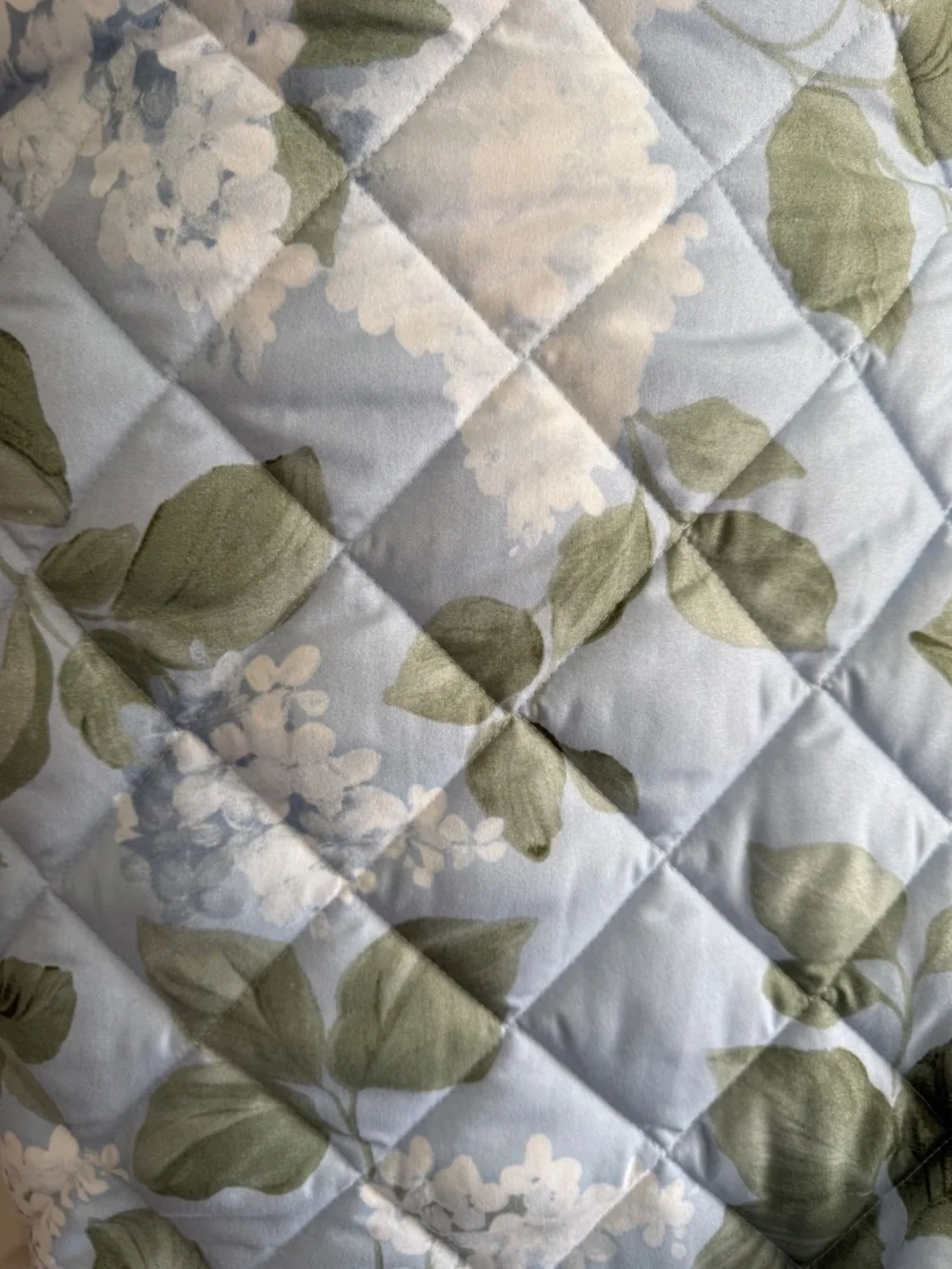 Hydrangea and gingham Queen Quilt with Shams